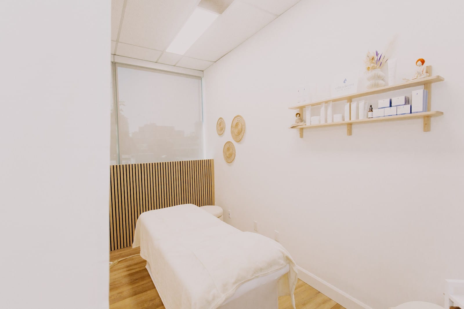 Complete Balance Beauty+Wellness Clinic (Cosmetic acupuncture, Facials, Eyelash extensions, Brows)