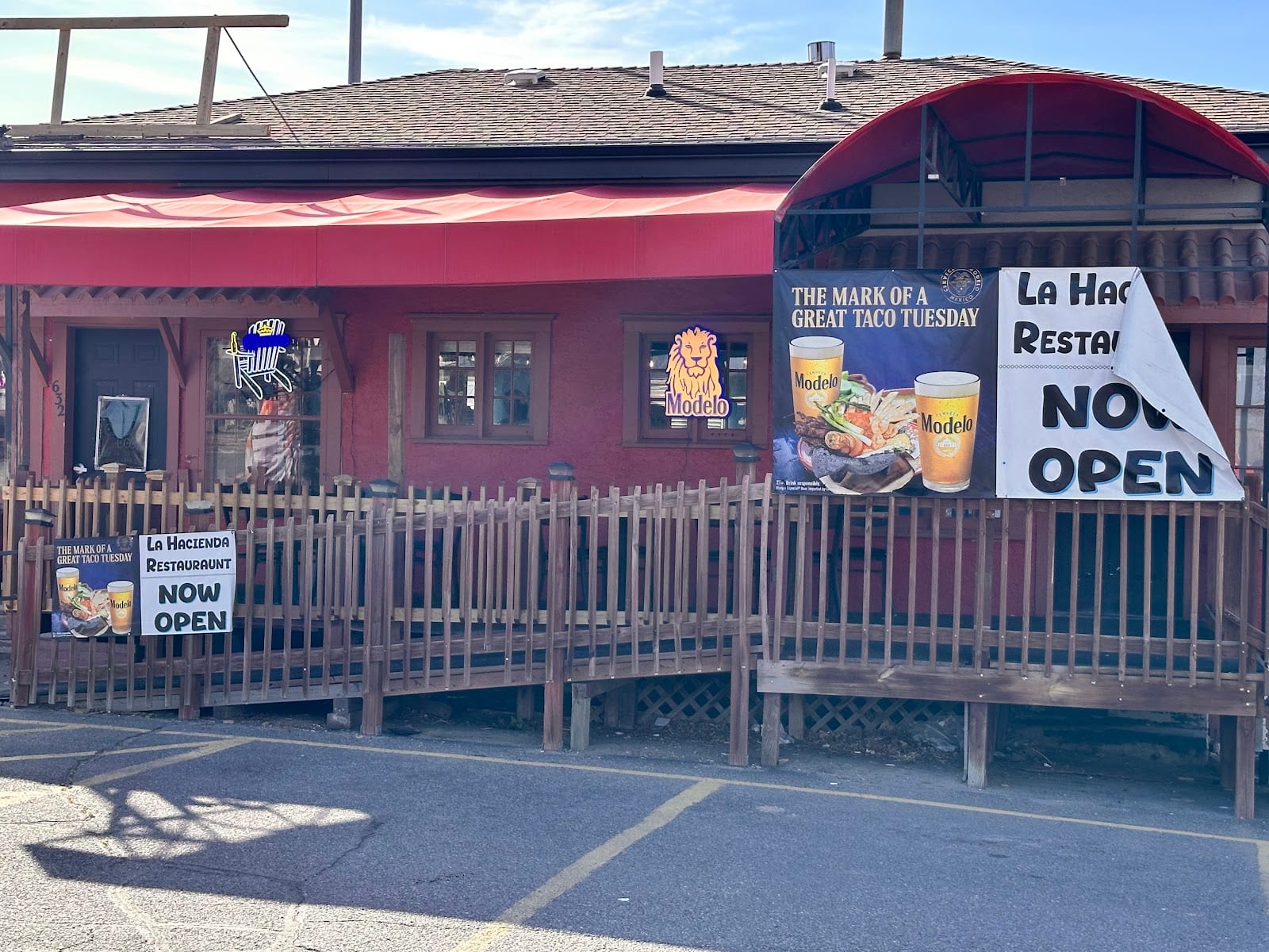 La Hacienda Mariscos & Taqueria