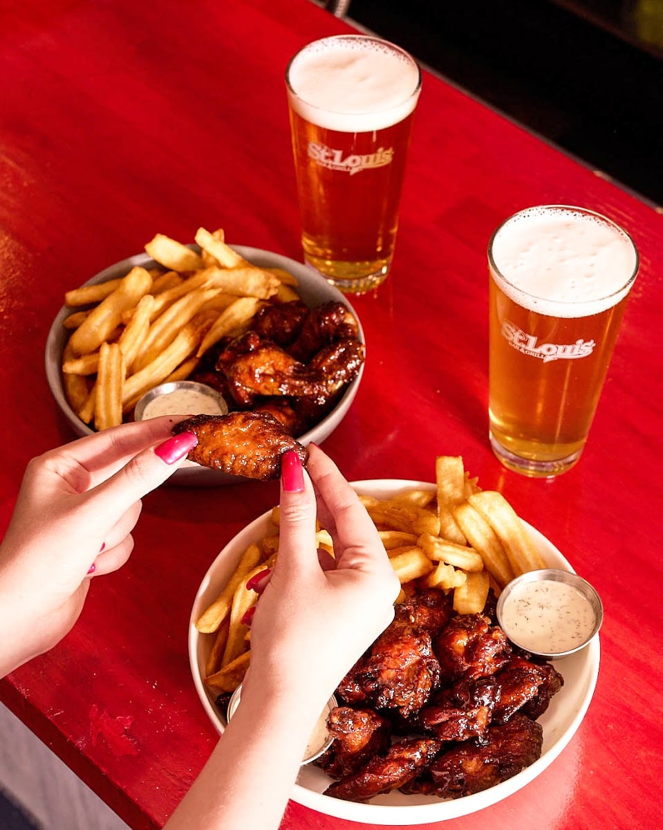 St. Louis Bar & Grill, photo 4