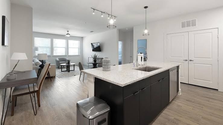 Landing | Chic 1BD, Clubhouse, Gym, photo 3