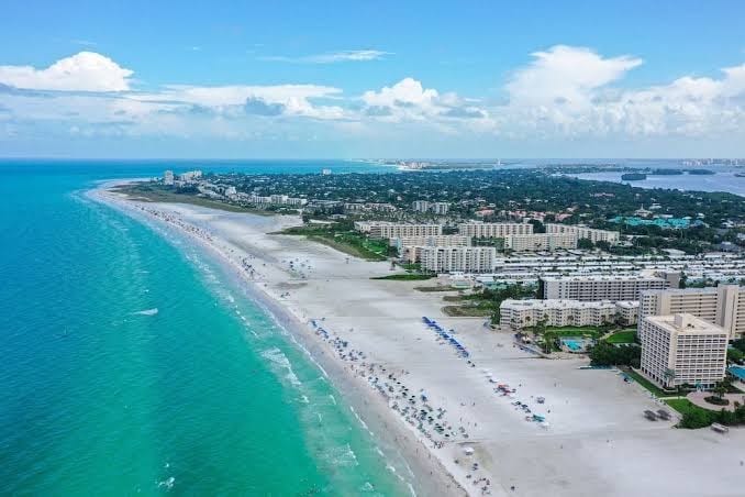 Gulf and Bay Club 204C, Beach Front, Spa, 3 Pools, Sleeps 6, 2 Bedroom, Gym - Two-Bedroom Condo, photo 3