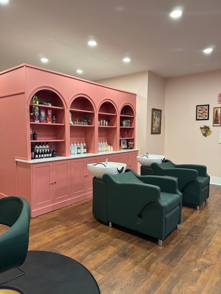 Lakeside Beauty Shop, photo 3