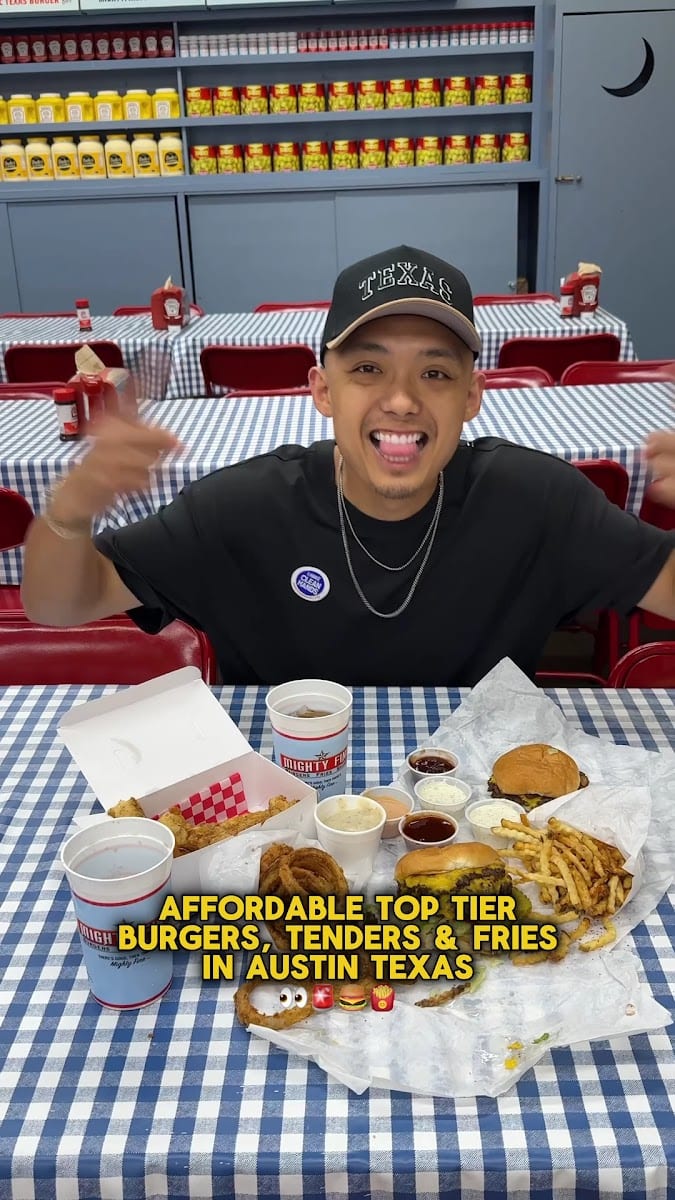 Mighty Fine Burgers University Oaks, photo 3