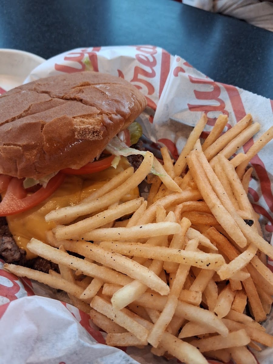 Freddy's Frozen Custard & Steakburgers, photo 4