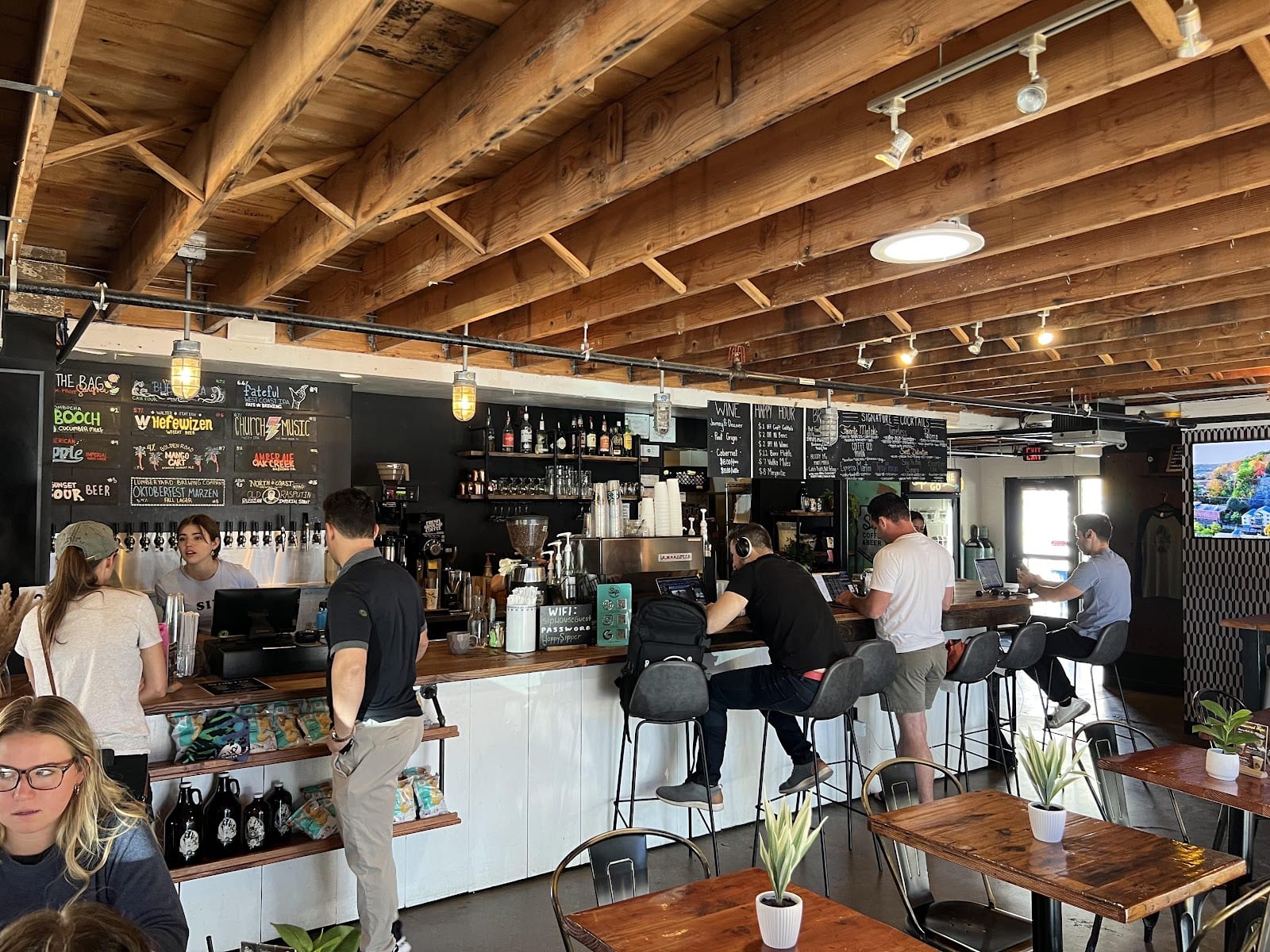 Sip Coffee & Beer, photo 2