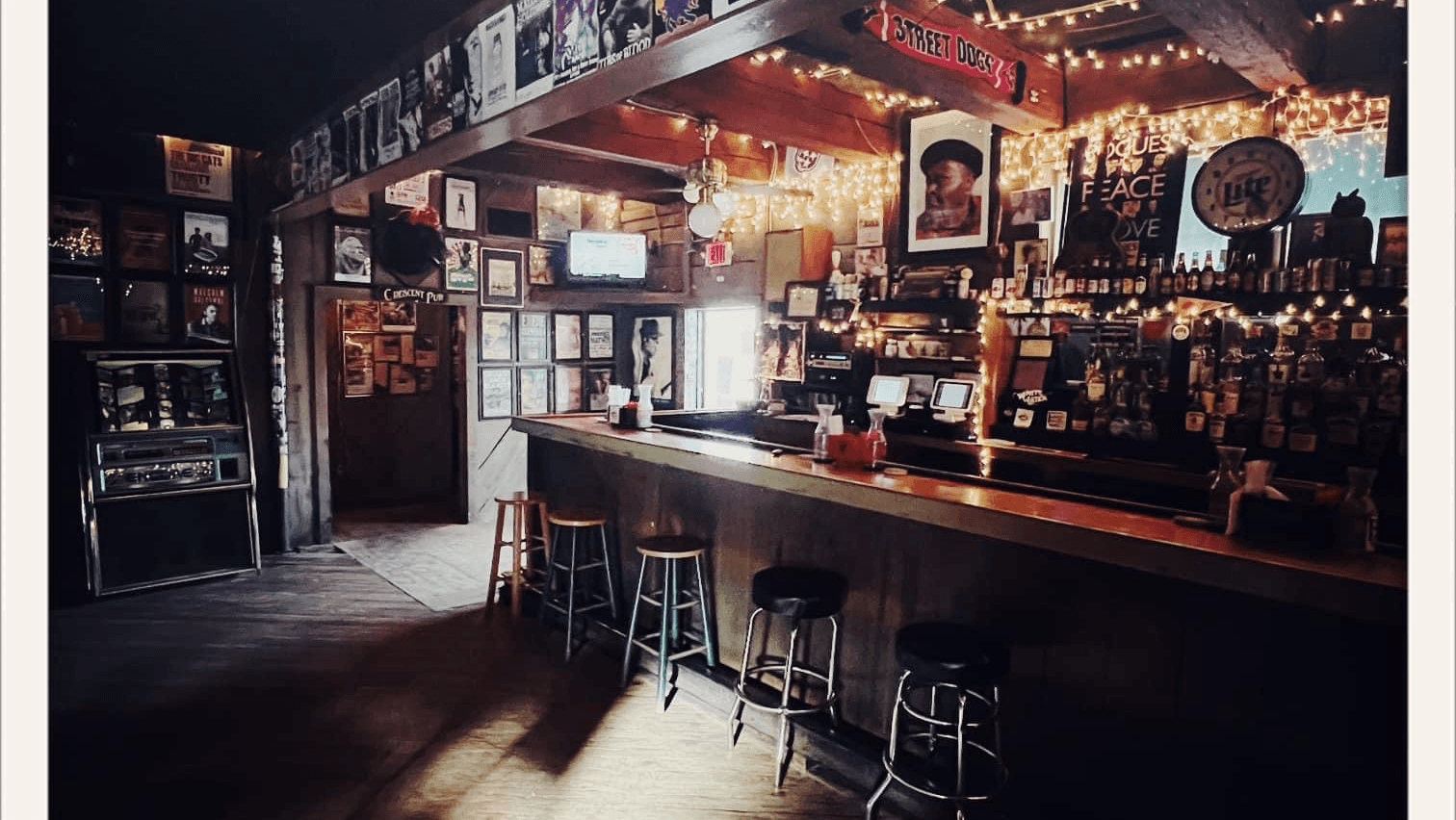 White Water Tavern, photo 2
