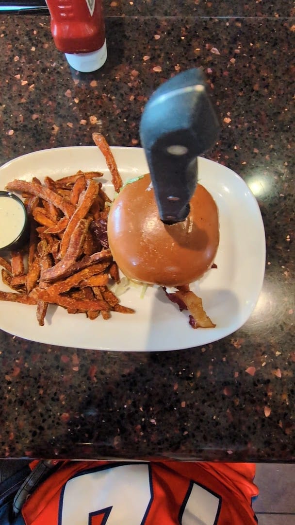 Red Robin Gourmet Burgers and Brews, photo 2