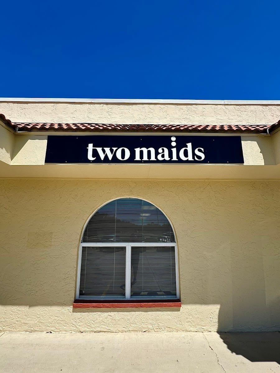 Two Maids, photo 2