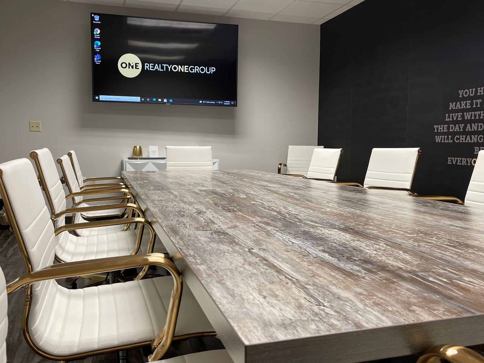 Realty ONE Group, photo 4