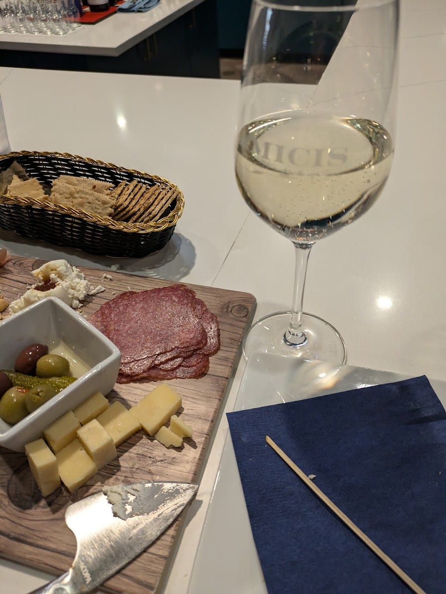 Amicis Wine Bar, photo 2