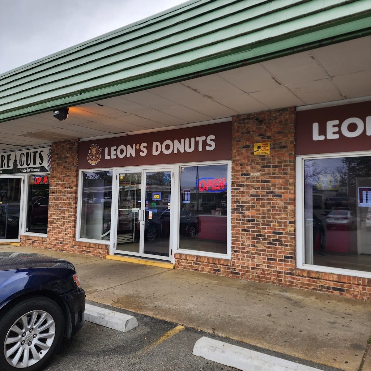 Leon's Donuts