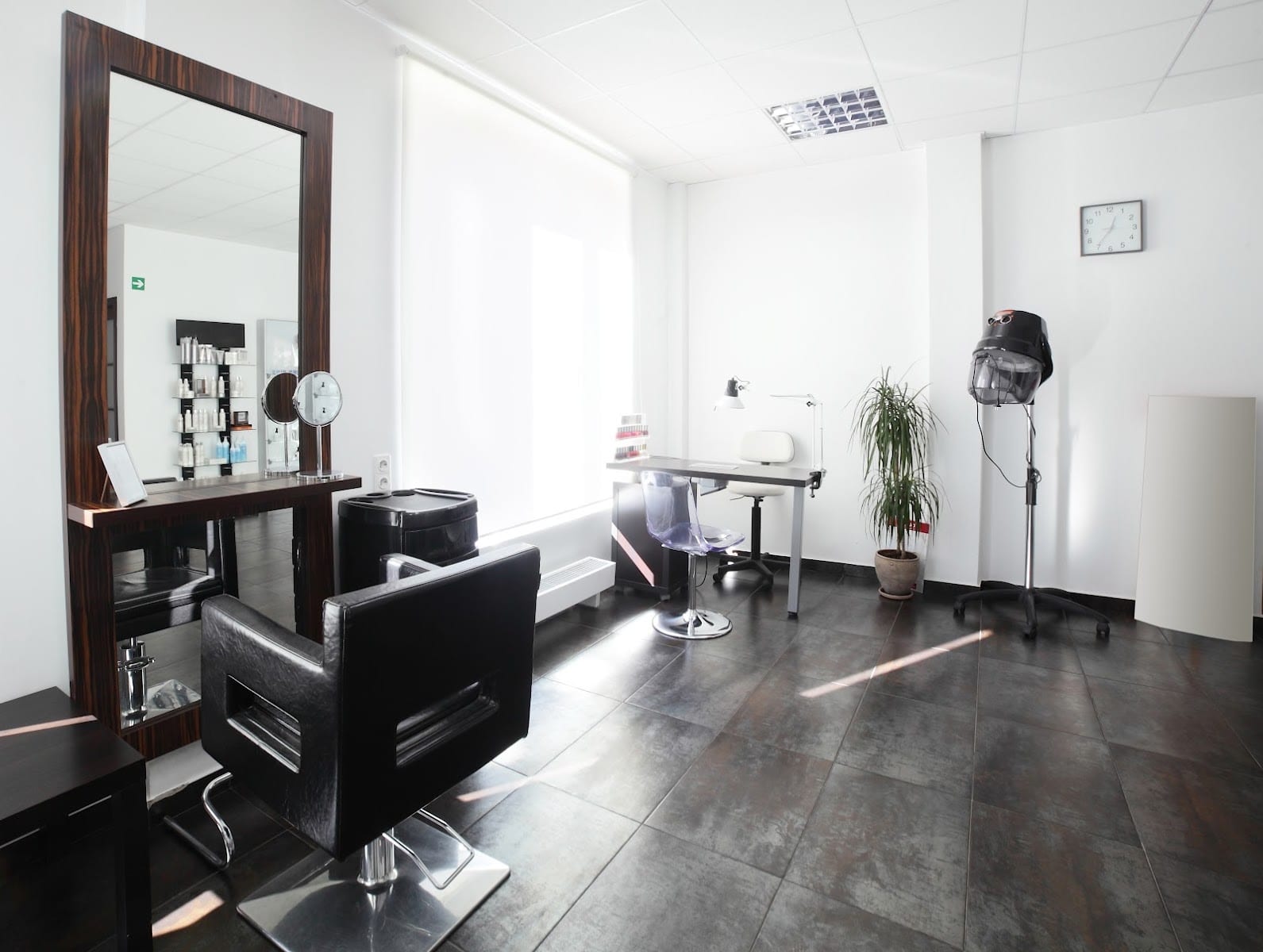 Lux Salon Suites, photo 3