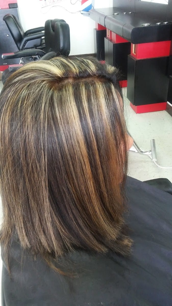 Muñoz Barbershop And Hairsalon