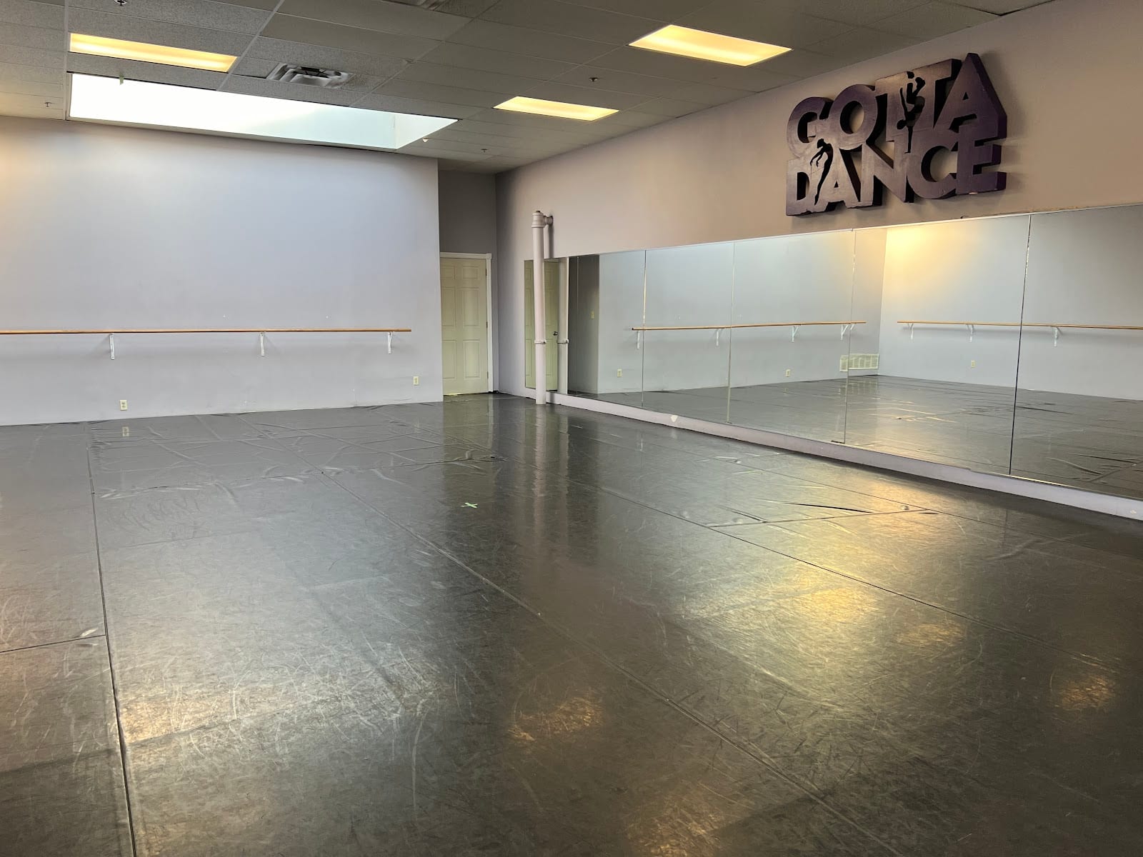 Gotta Dance, photo 2