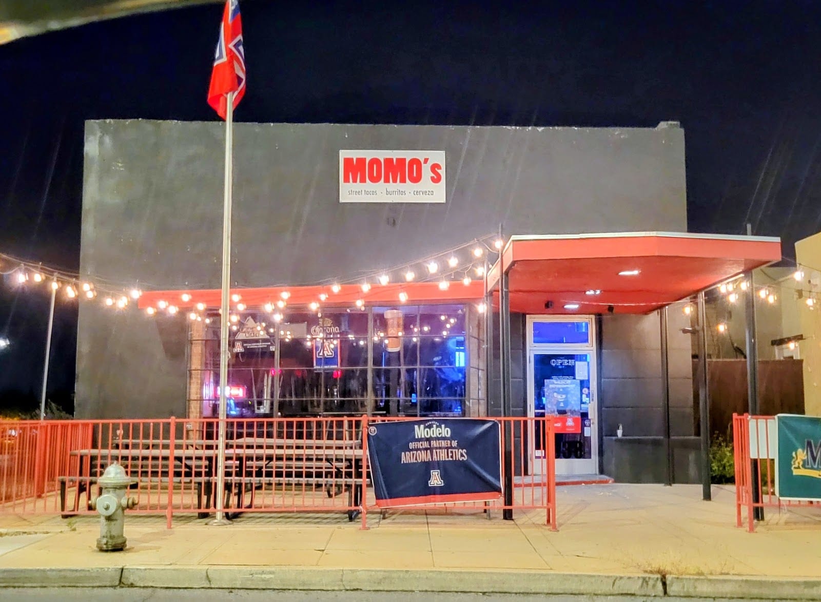 Momo's on 6th