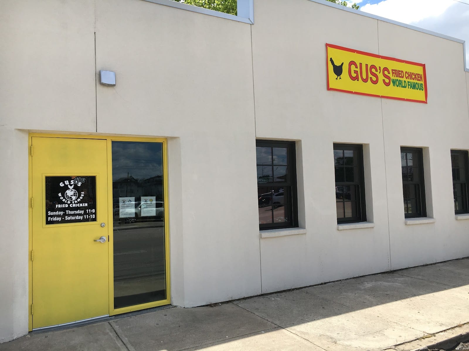 Gus's World Famous Fried Chicken, photo 2