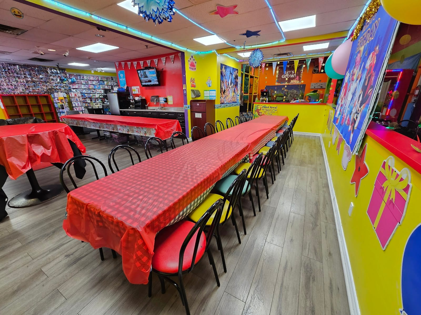 Giggles Playland Inc - Scarborough kids birthday party place, photo 2