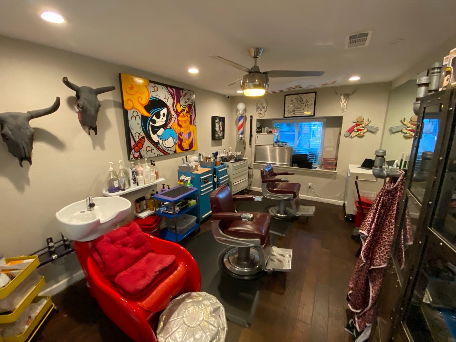 Bombshell Hair Shop, photo 3