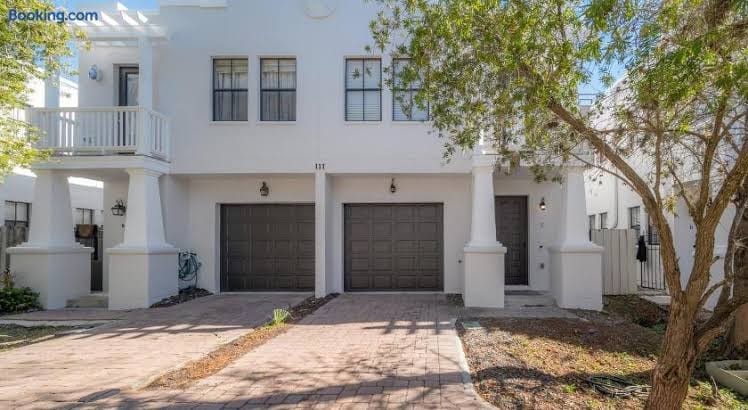Downtown Cozy King stay | Pool /Gym /Free Parking!, photo 2