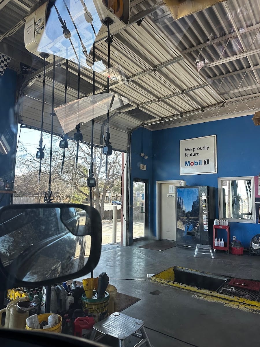 Strickland Brothers 10 Minute Oil Change, photo 3