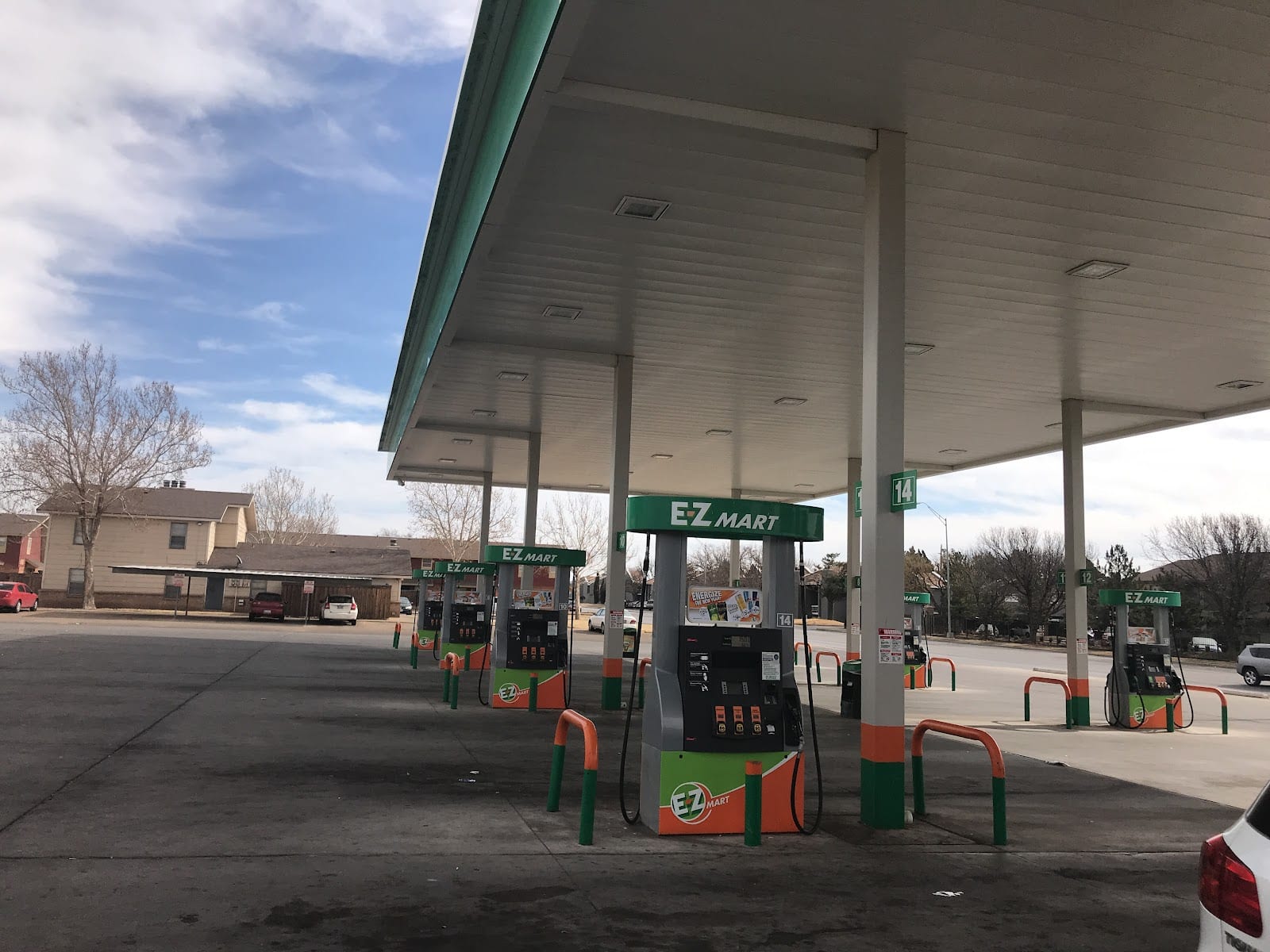E-Z Mart