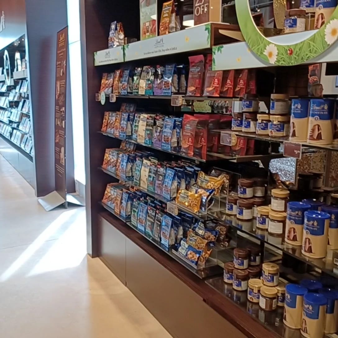 Lindt Chocolate Shop - Etobicoke, photo 3
