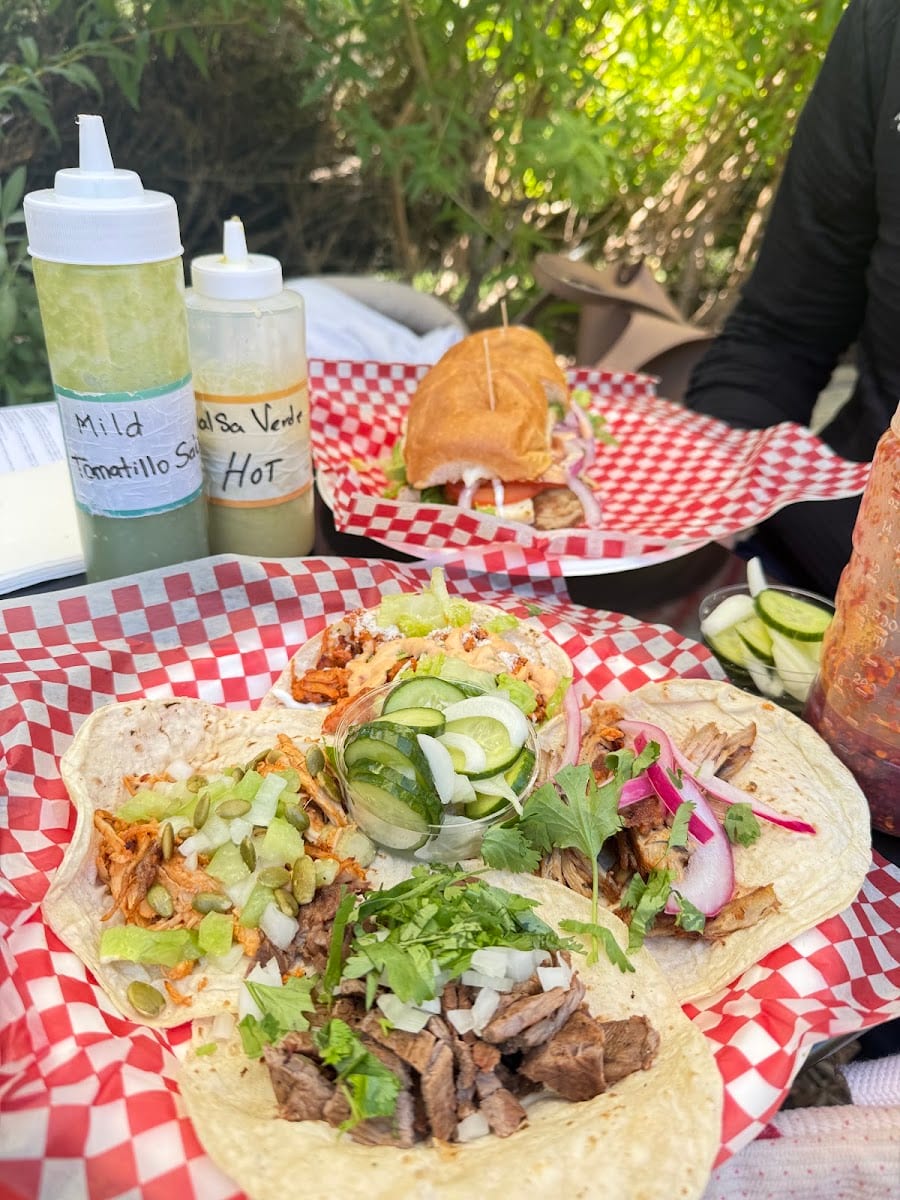 LENCHO'S food truck