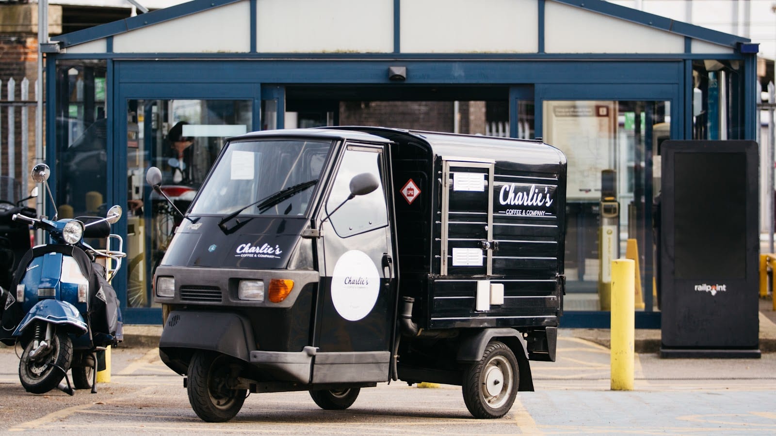 Charlie's Coffee & Company (Van)