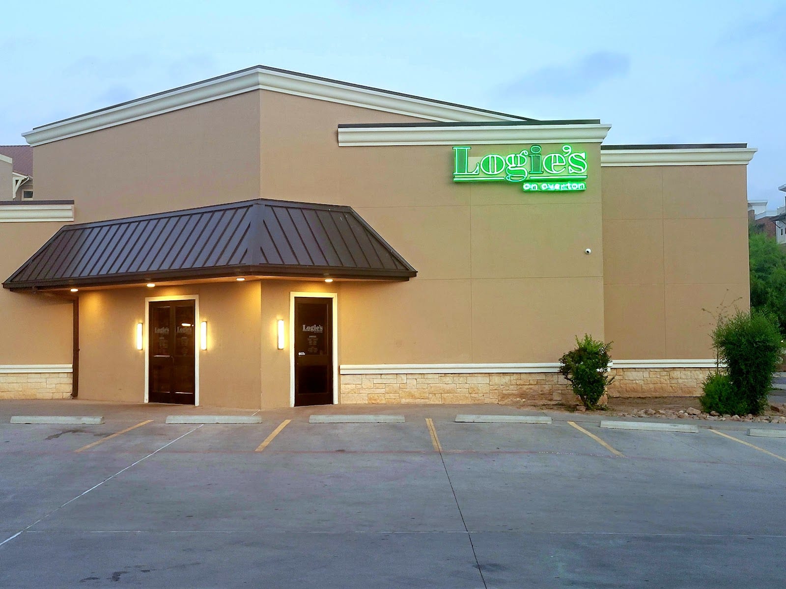 Logie’s on Overton