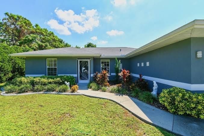 NEW MODERN HOUSE VENICE 3-BEDROOM 4-BEDS 2-BATH SWIMMING POOL 6-BEACHES NEARBY