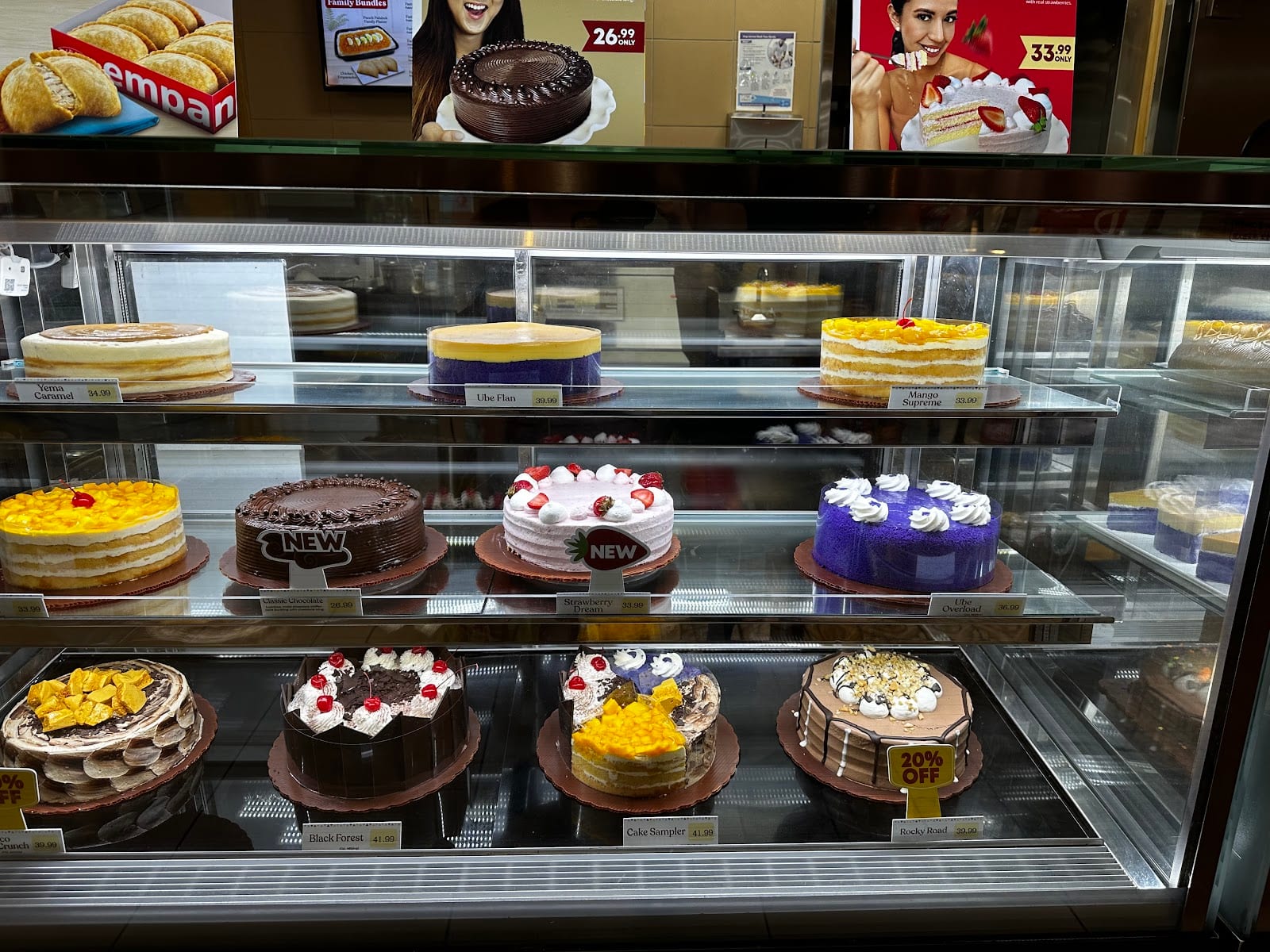 Red Ribbon Bakeshop, photo 3