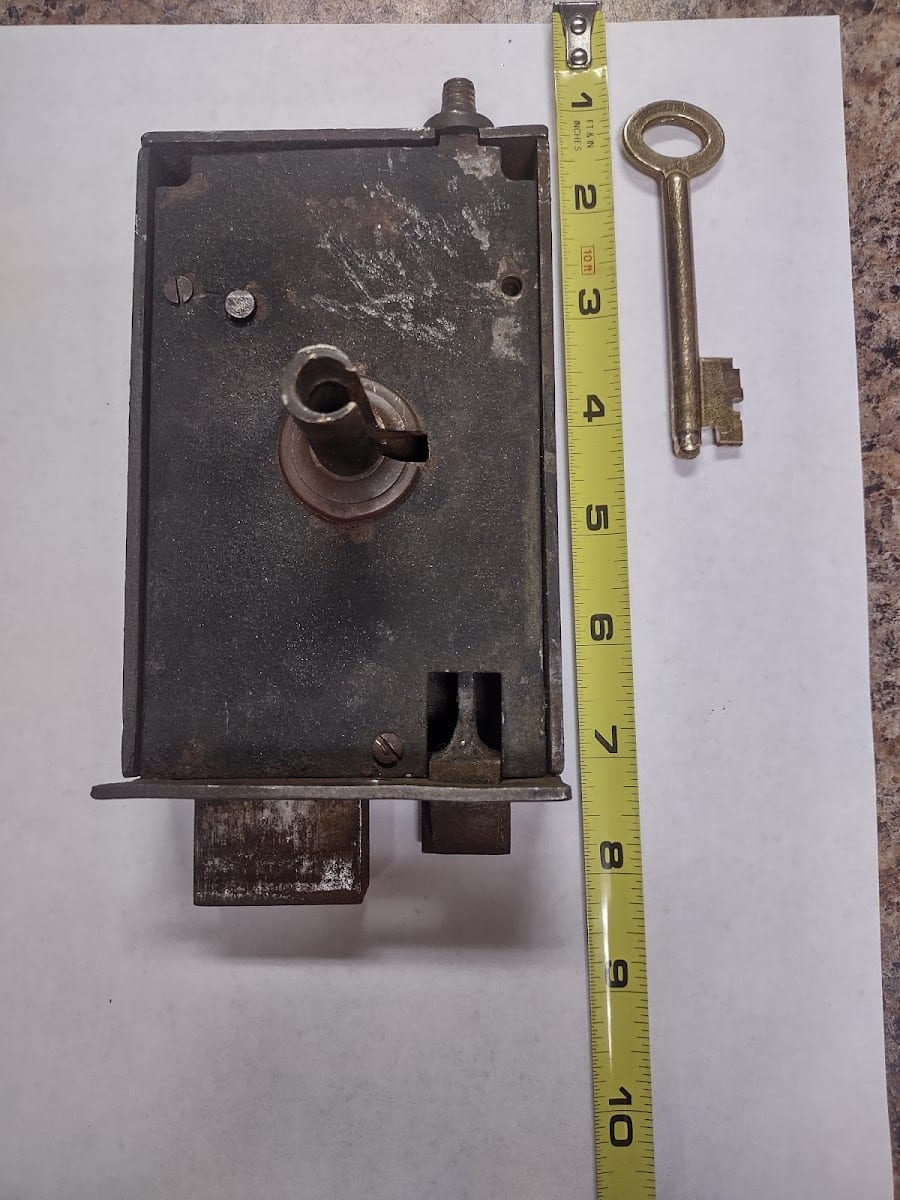 Vic's Key & Repair Shop, photo 2