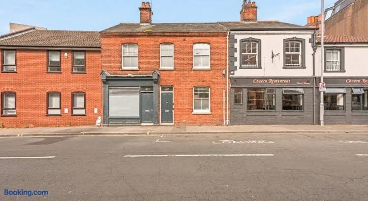 Central Townhouse 2 bedr /w fully equipped kitchen / washing machine & Parking- Ginger & Gold ltd, photo 2