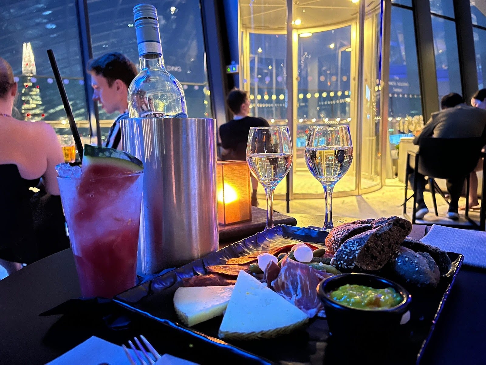 Sky Pod Bar