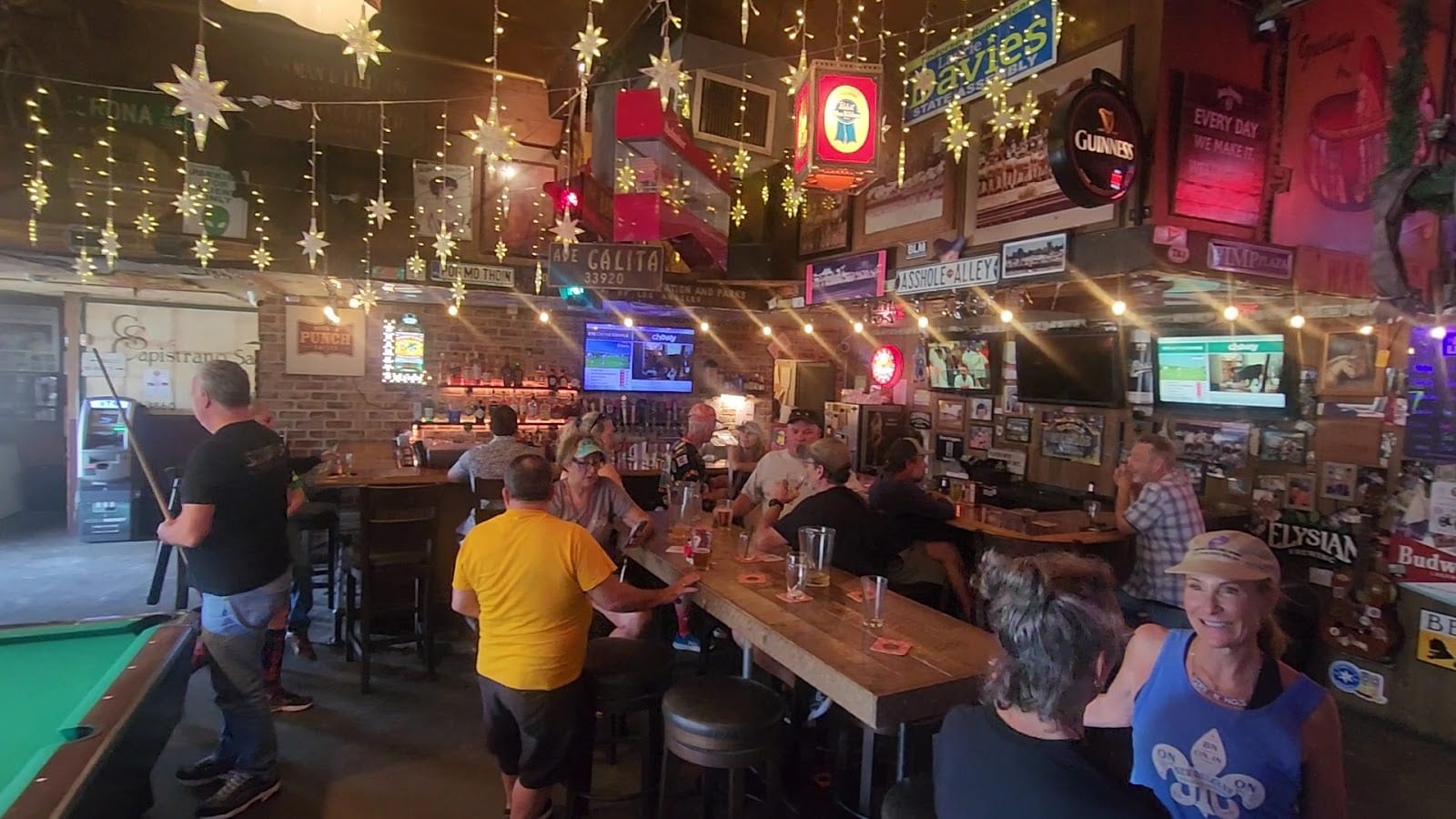 Mugs Away Saloon, photo 2