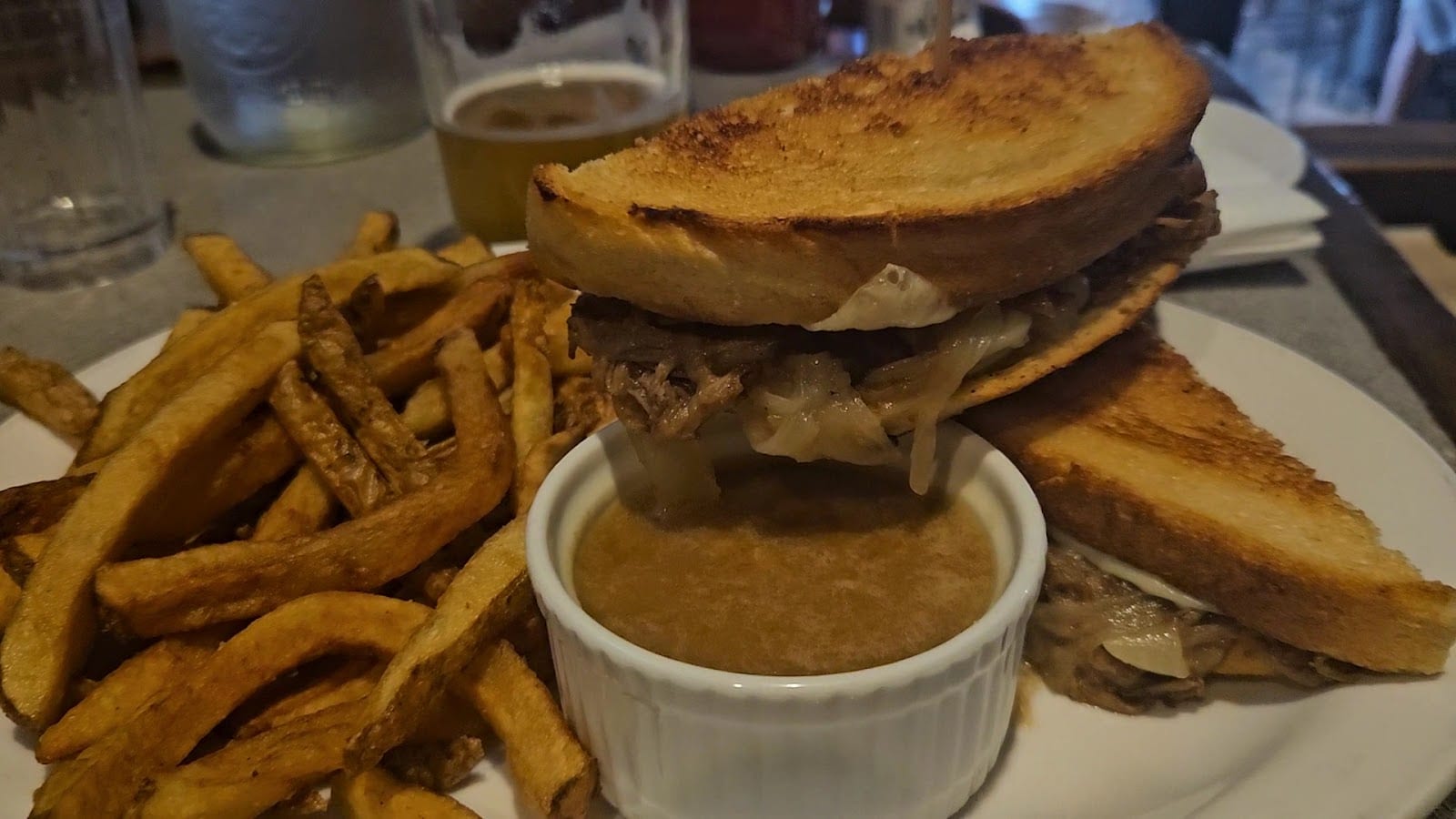 The Rhino Bar & Grill Inc, photo 2