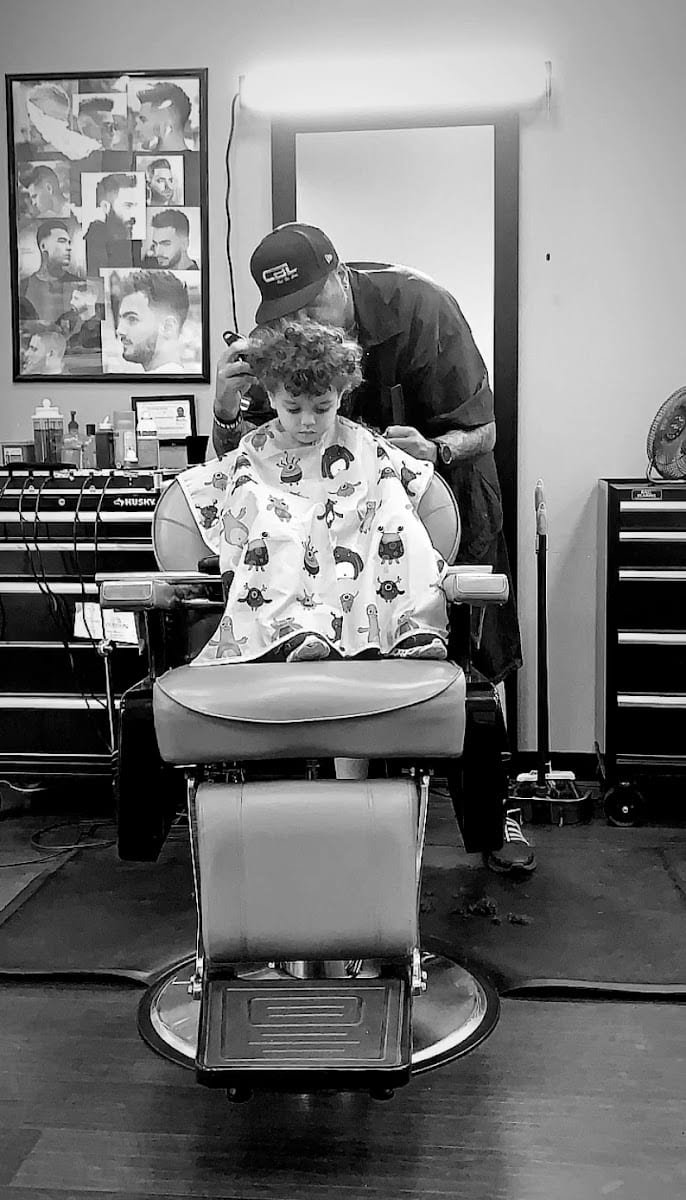 Cuts by Luis, photo 4