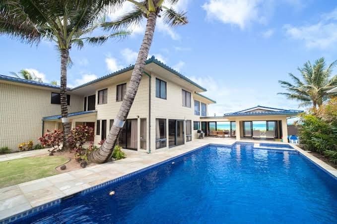 Gorgeous Renovated 1937 Plantation Style Beach House 50 Steps to the Center of the Beach home