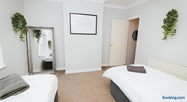 Central Townhouse 2 bedr /w fully equipped kitchen / washing machine & Parking- Ginger & Gold ltd, photo 3