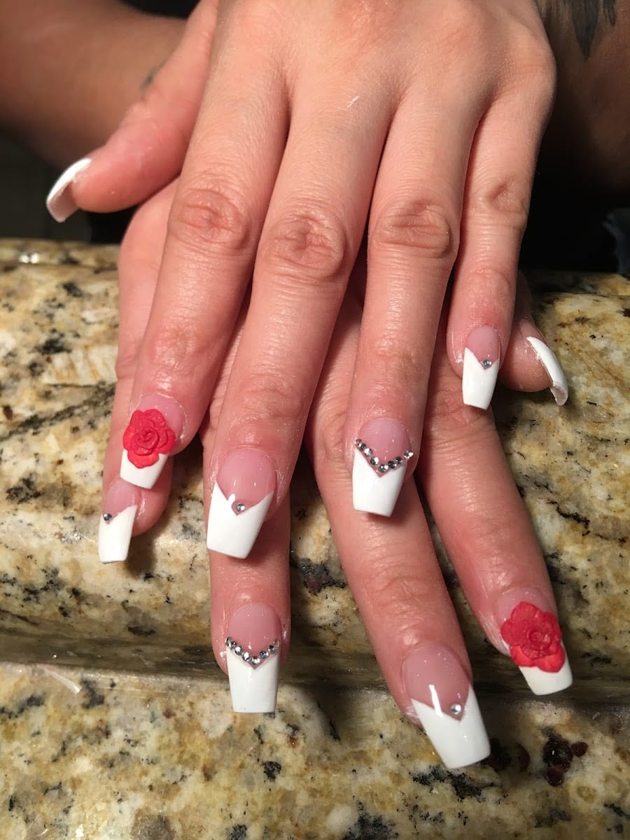 Deluxe Nails - Round Rock