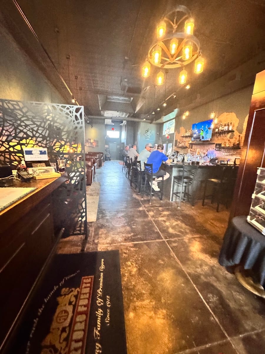 Brown Water Cigar Bar, photo 4
