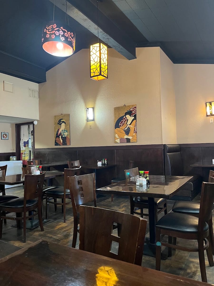 Sakura Noodle House & Sushi Bar