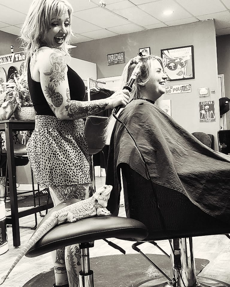 Atomic Beauty And Barber Lounge, photo 4