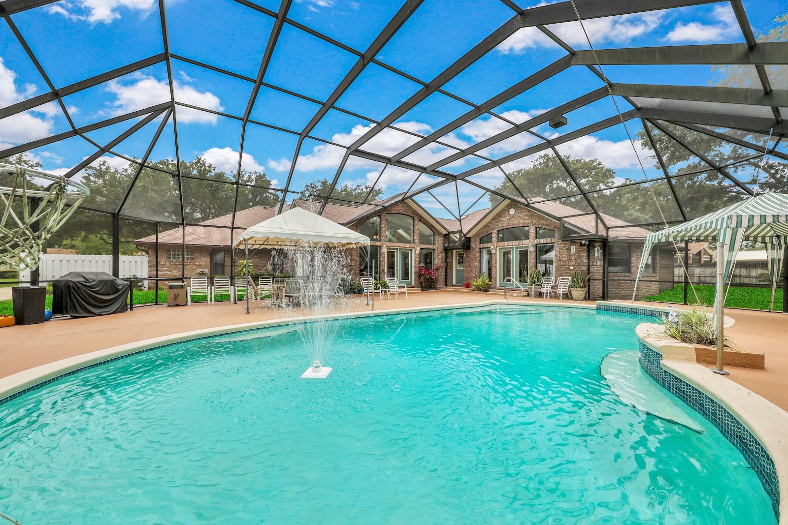 RP Home Group of Keller Williams - Roberto C. Paredes, Real Estate Agent