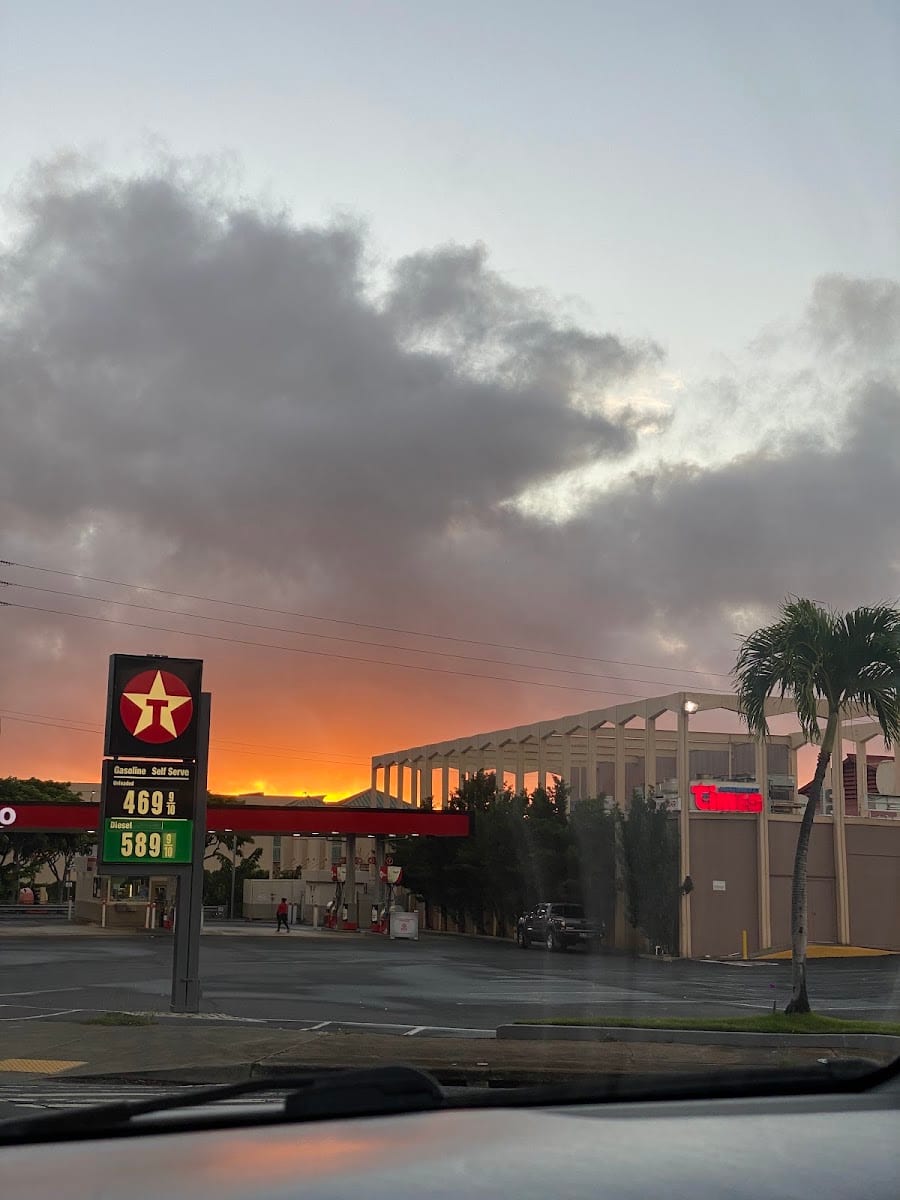 Waialae Texaco, photo 3