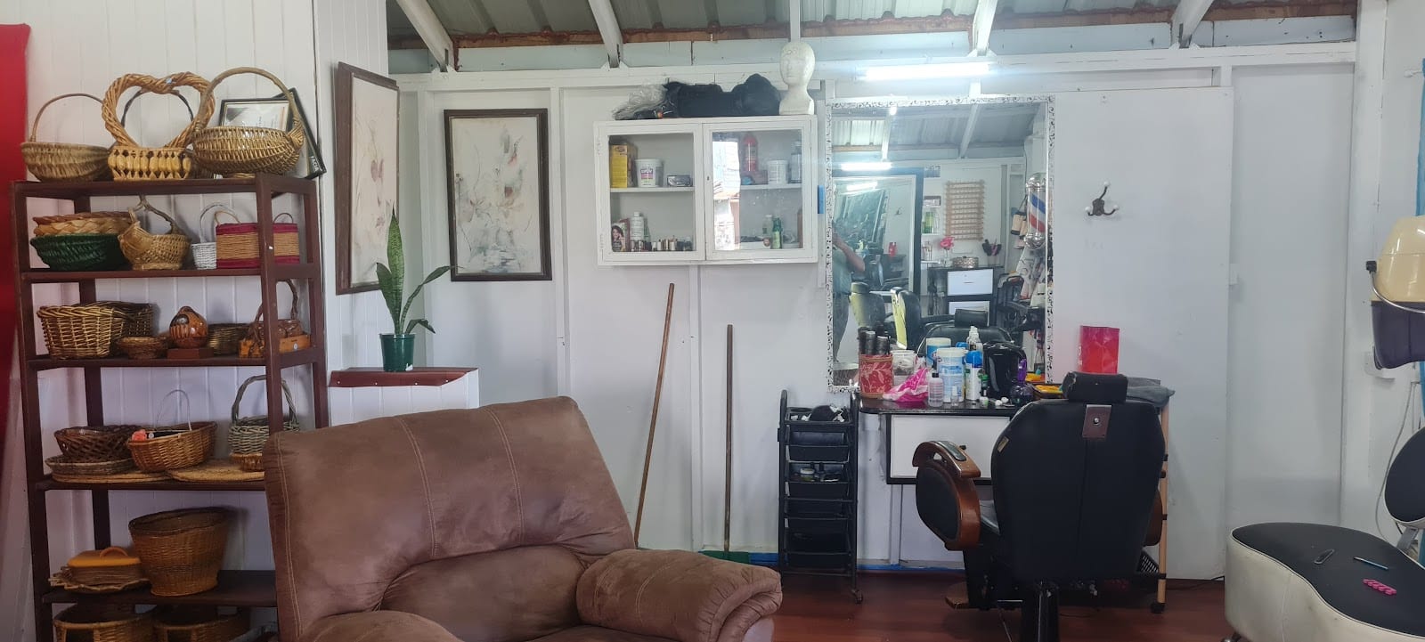 J's & K's Beauty and Barber Parlour