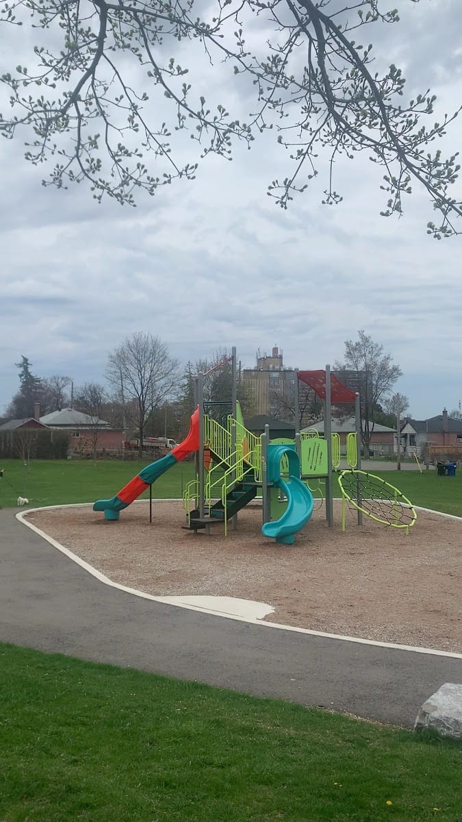 Heathrow Park Playground, photo 2