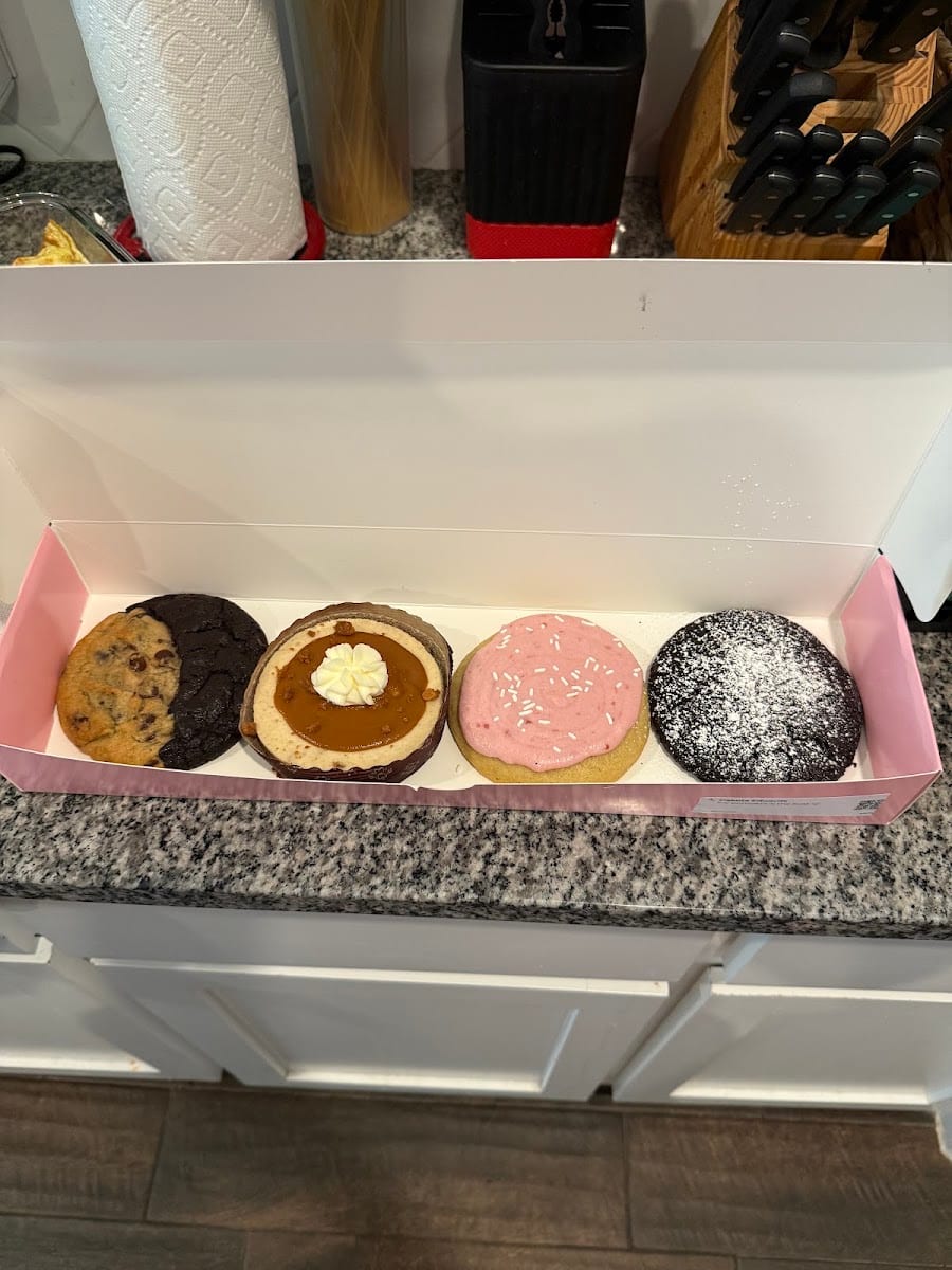 Crumbl Cookies, photo 4