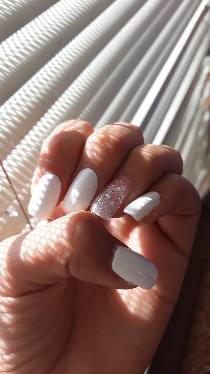 Queen Nails, photo 2