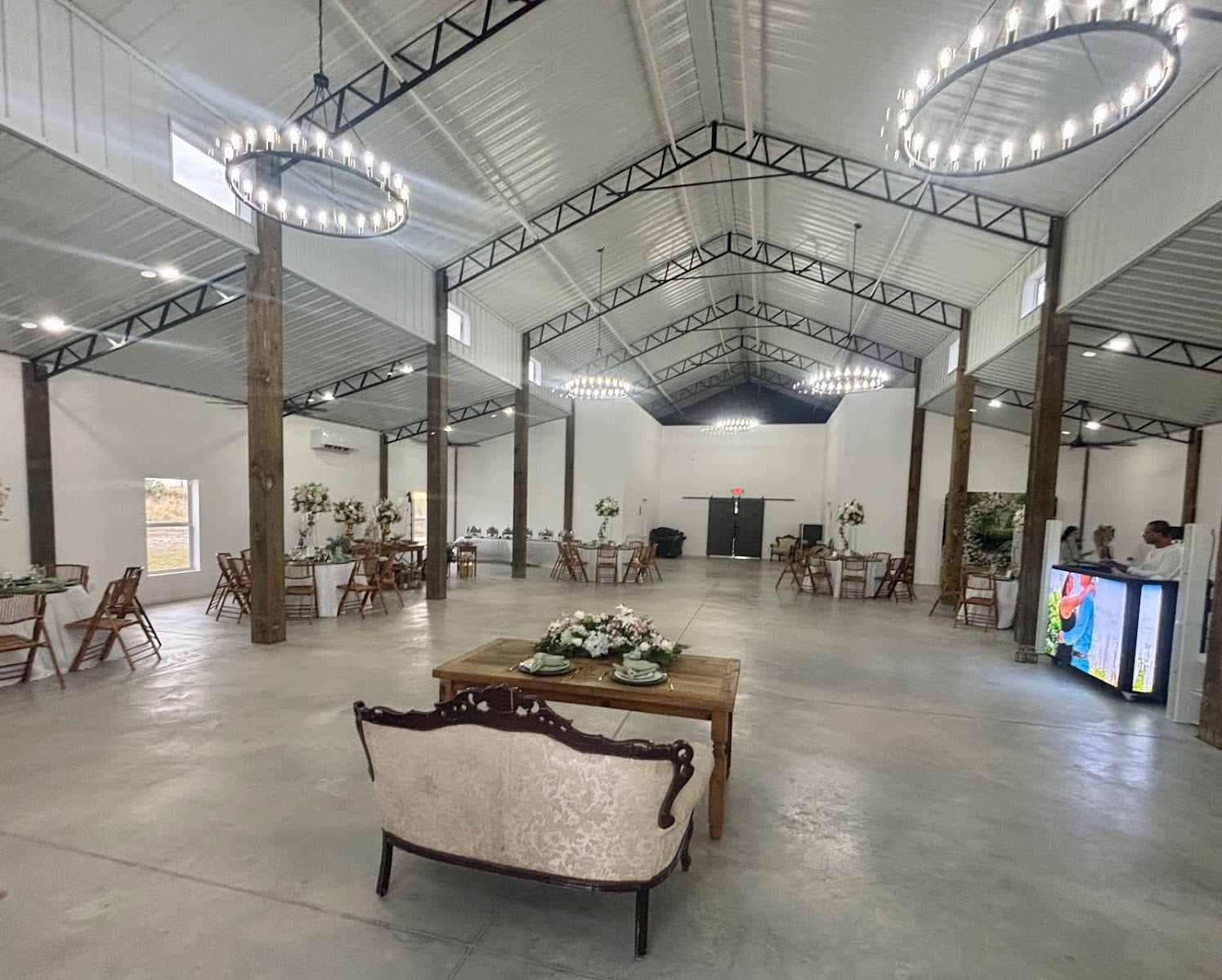 Whispering Palms Barn, photo 4